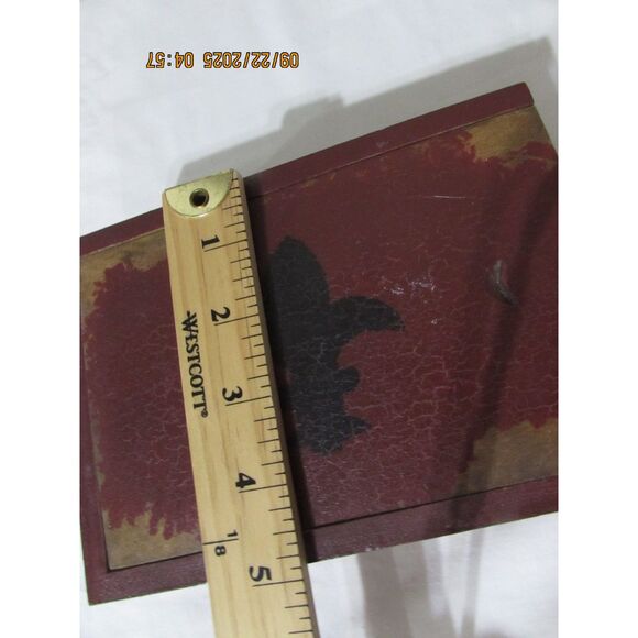 Vintage Fleur-de-lis wooden box chess set with wooden pieces slide top box - Picture 5 of 11